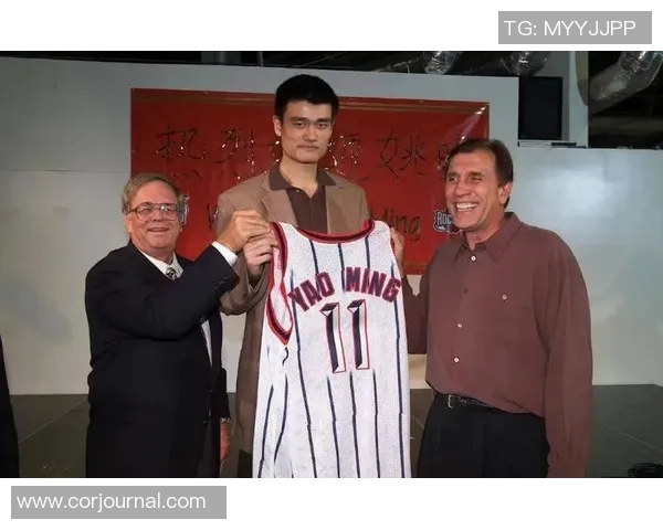 姚明归来引发热烈反响观众热情欢迎这位篮球传奇的回归