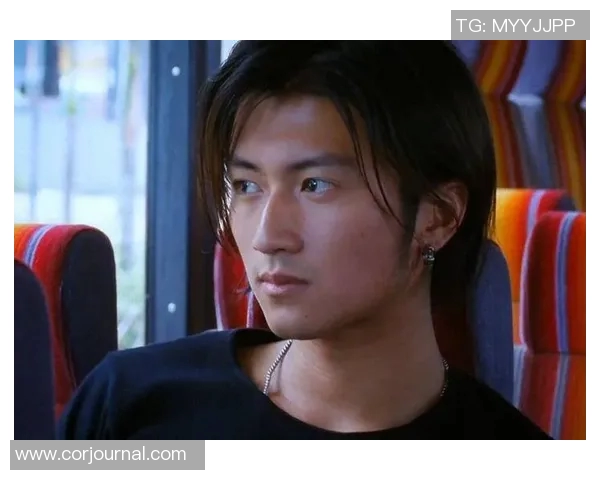 谢霆锋携手香港足球明星队共创辉煌时刻展现体育精神与团队合作魅力