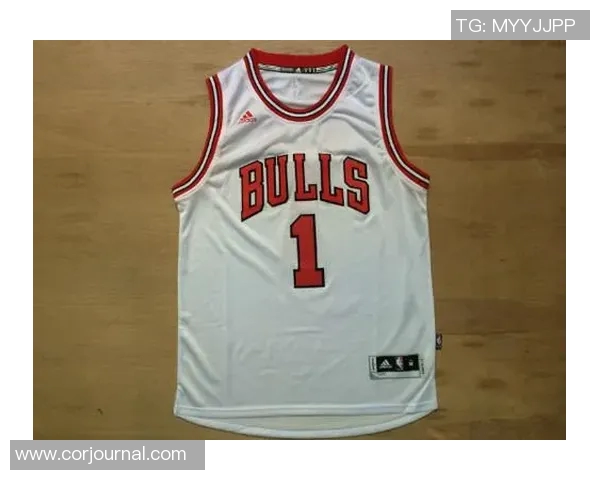 白色12号球衣篮球明星的传奇故事与赛场风采揭秘